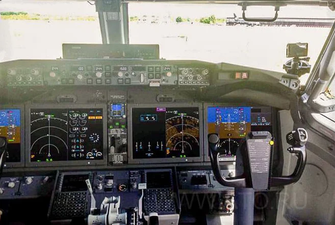 Boeing 737MAX кабина пилота