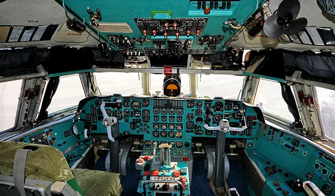 Ил-76 кабина пилота