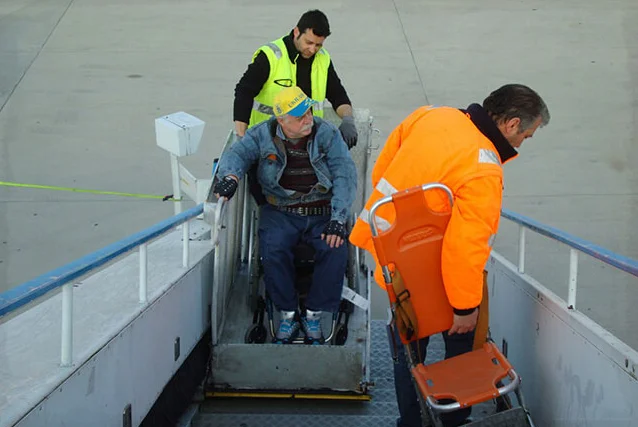 Как происходит посадка инвалида на борт