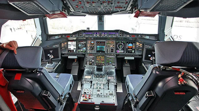 Airbus A380 кабина пилотов