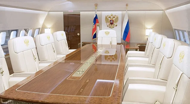 Чем оснащен самолет Путина - кабинет