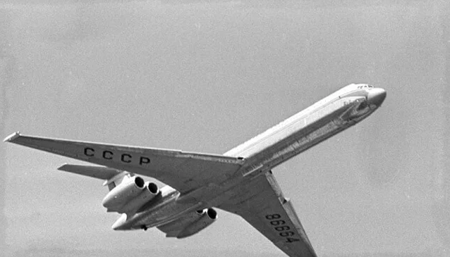 Пассажирский самолет ИЛ-62