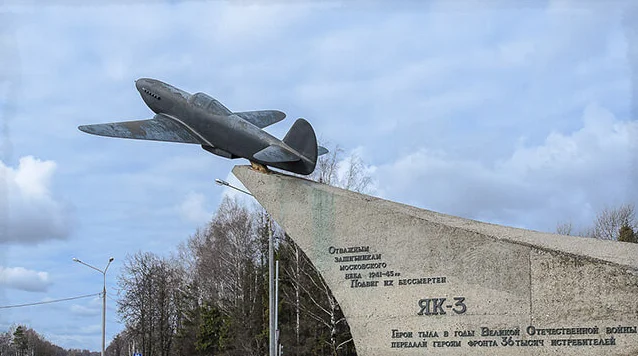 Памятник Як-3 перед Можайском