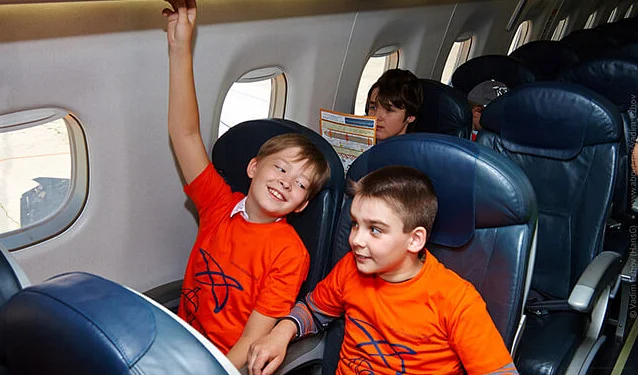 Как осуществляется групповая перевозка детей в самолете