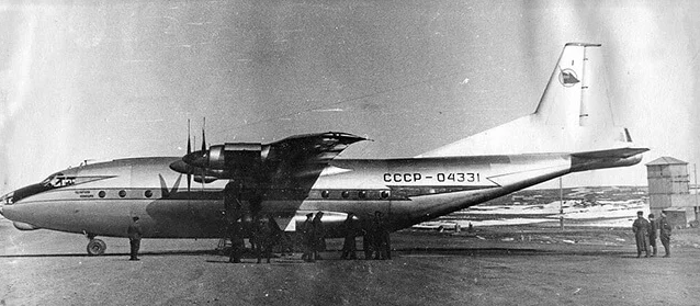 Самолет Ан-12