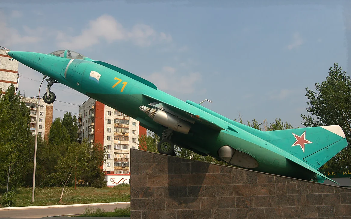 Палубный штурмовик вертикального взлёта и посадки Як-38
