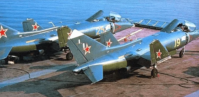 Палубный Як-38 фото