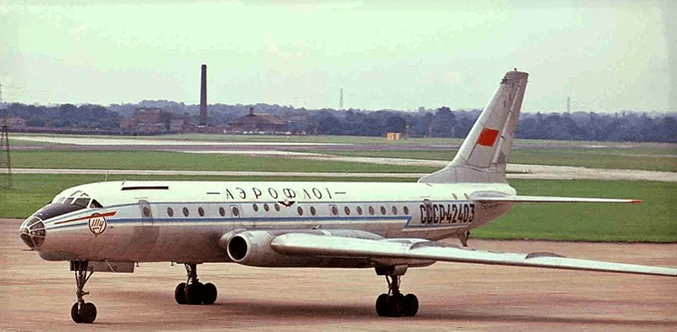 самолет Ту-104